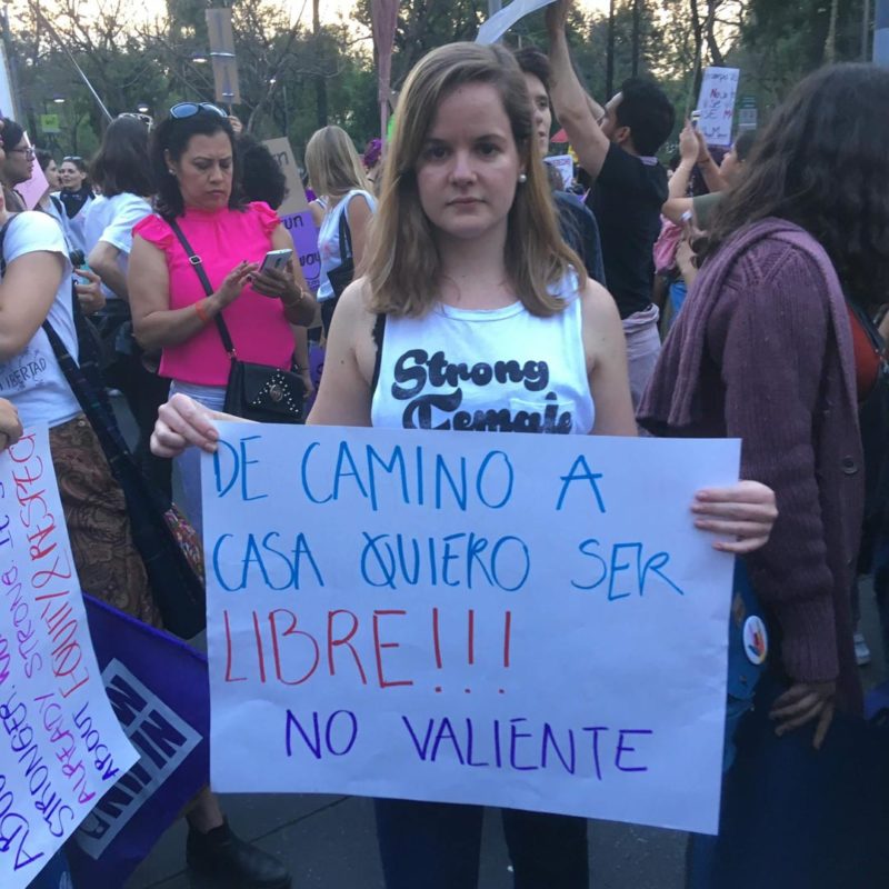 María Corina Muskus en protesta por la violencia contra la mujer en México